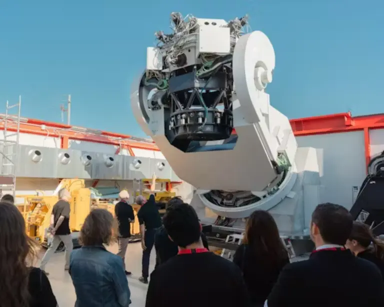 Presentación del primer telescopio Flyeye en Matera, Italia.
