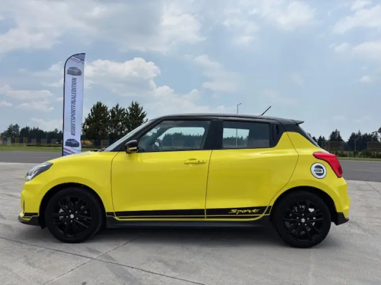 Among its most appreciated qualities are its compact size and the agility of its handling, thanks to features like a 2,450 mm wheelbase and a 1,515 mm track width.