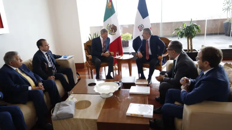 El canciller Juan Ramón de la Fuente y su equipo de trabajo recibió a la delegación de República Dominicana, encabezada por Roberto Álvarez.