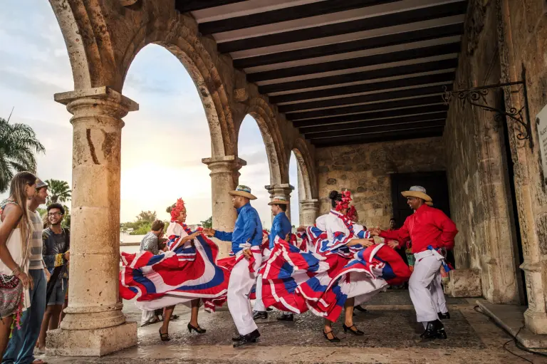 Baile típico en Alcazar de Colón en Santo Domingo, la capital de República Dominicana.