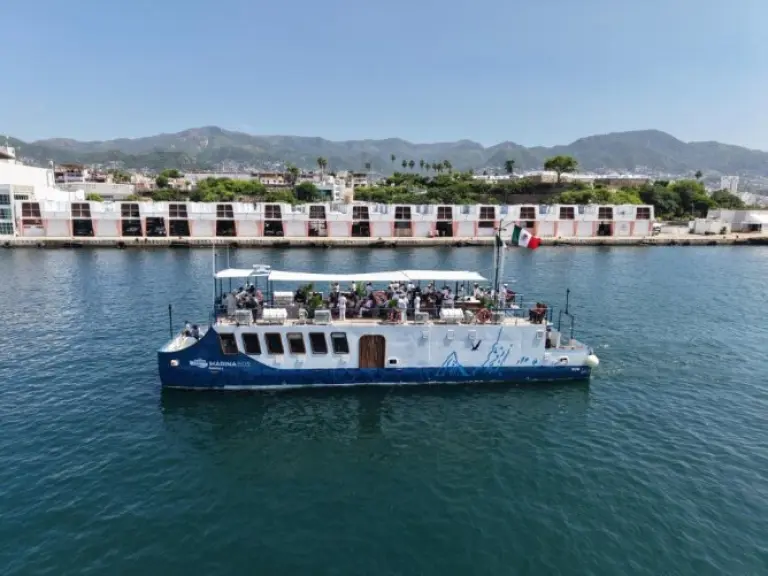 El Marinabús en el recorrido de inauguración.