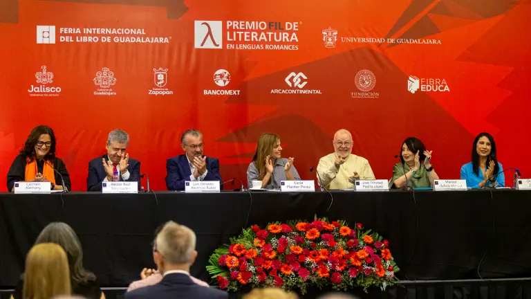 Conferencia de prensa del Premio FIL de Literatura 2025 otorgado al escritor Libanés Amin Maalouf.(De izq a der), Carmen Alemany, Hector Raul Solís Gadea, Luis Gerardo Ascencio Rubio, Karla Planter Pérez, José Trinidad Padilla López,, Marisol Schultz Manaus, Dulces María Zúñiga.