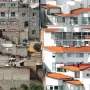 Las imágenes retratan la realidad de urbes como Ciudad del Cabo, Johannesburgo, Durban y Pietermaritzburg. Miller también retrató Nairobi en Kenia, Mumbai en la India y la Ciudad de México, mostrando la riqueza de algunos y, justo al lado, la miseria de otros.