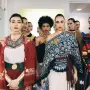 La colección presentada por Daniel Espinosa en FITUR 2026 reunió joyería, moda y artesanía mexicana, con la participación de creadores de seis estados que aportaron técnicas ancestrales, identidad y excelencia a cada diseño.